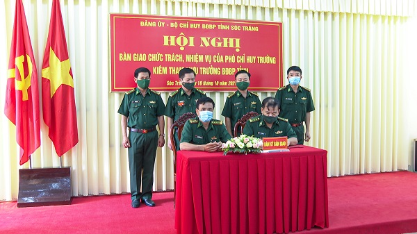 Sóc Trăng: Bàn giao chức trách, nhiệm vụ Phó Chỉ huy trưởng kiêm Tham mưu trưởng Bộ đội Biên phòng