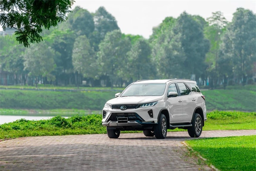 Toyota, Toyota Fortuner Legender anh 1