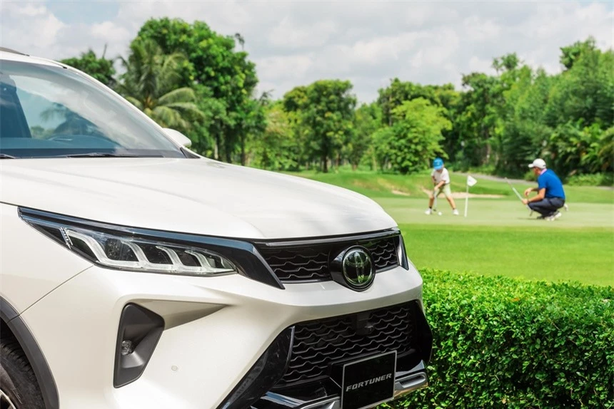 Toyota, Toyota Fortuner Legender anh 2