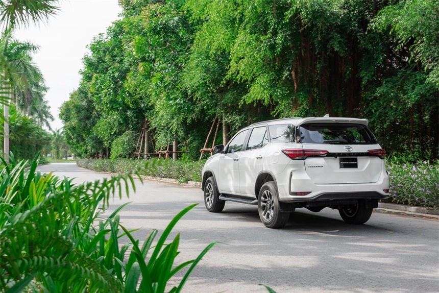 Toyota, Toyota Fortuner Legender anh 3