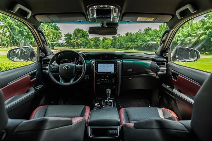 Toyota, Toyota Fortuner Legender anh 4