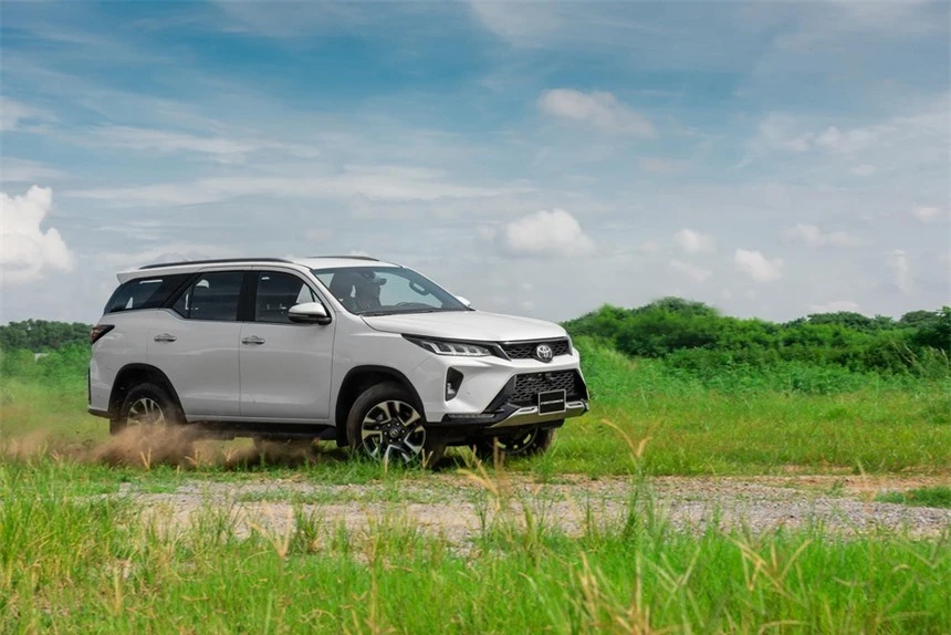 Toyota, Toyota Fortuner Legender anh 5