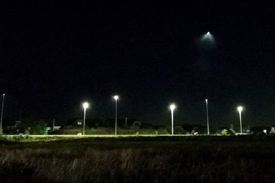 Giải mã bất ngờ về 'UFO phát sáng' hàng trăm người nhìn thấy