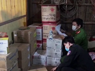 An Giang: Phát hiện hơn 11.000 chai thuốc trừ sâu Trung Quốc không hóa đơn chứng từ