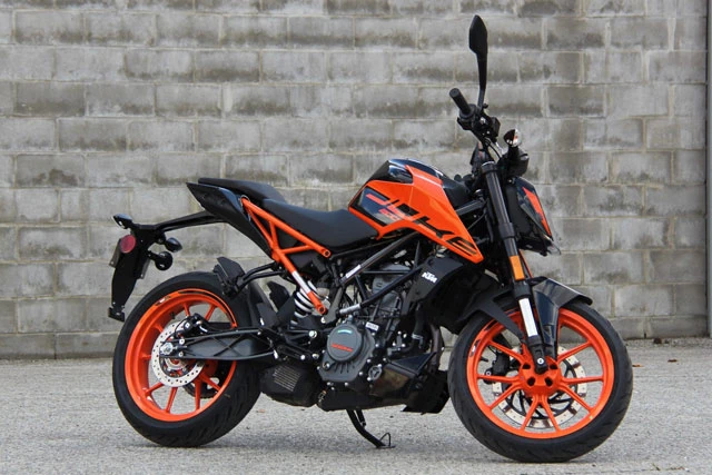 KTM 200 Duke 2021.