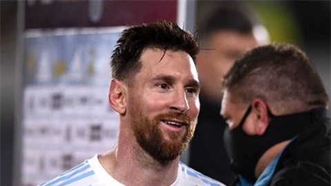 Messi lập kỷ lục sau bàn thắng khó tin vào lưới Uruguay