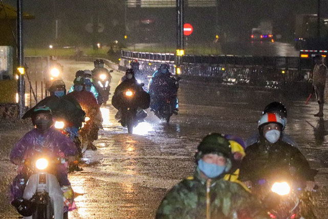 Yêu cầu bảo đảm an toàn cho người dân về quê đi qua khu vực bão, lũ