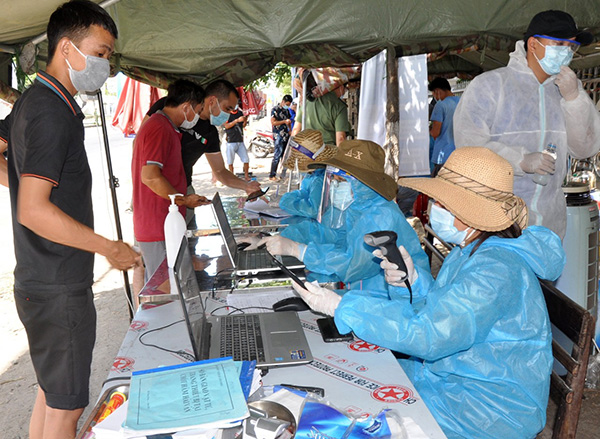 Người dân đi lại giữa vùng không có dịch của Đà Nẵng, Quảng Nam sẽ không yêu cầu xét nghiệm SARS-CoV-2