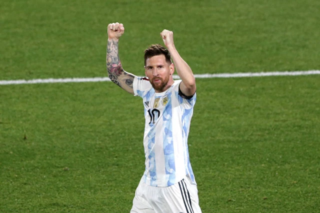 Tiền vệ phải: Lionel Messi (PSG, Argentina).