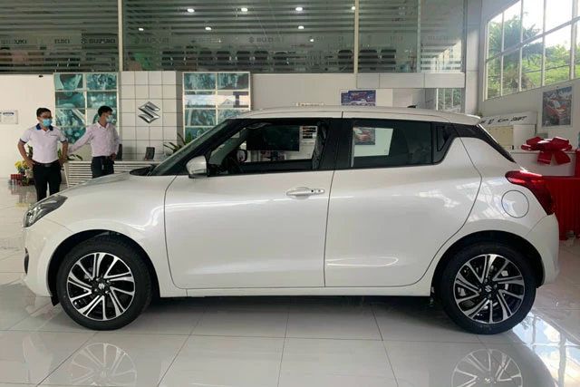 6. Suzuki Swift (doanh số: 16 chiếc). Ảnh: Suzuki Đại Việt.