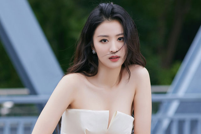 Ngắm nữ diễn viên có nhan sắc, khí chất được so sánh với Lưu Diệc Phi