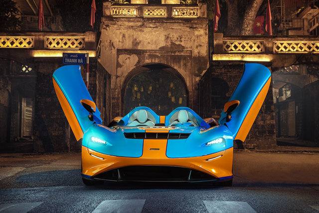 Tận mục siêu xe McLaren Elva trị giá trăm tỷ đồng trên đường phố Hà Nội