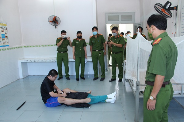 Thanh niên nghiện cờ bạc, sát hại chị gái lấy tiền dẫn bạn gái đi du lịch