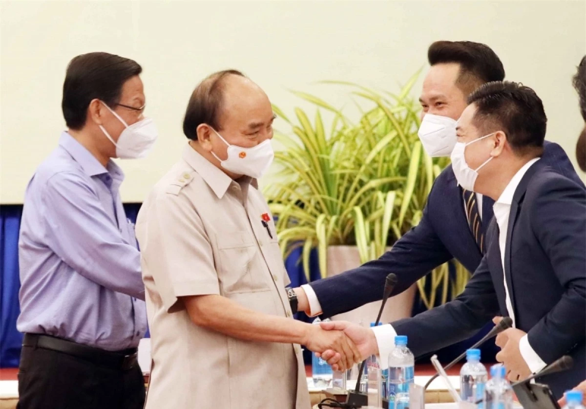Chủ tịch nước Nguyễn Xuân Phúc gặp gỡ các doanh nhân của Hội doanh nhân trẻ Việt Nam