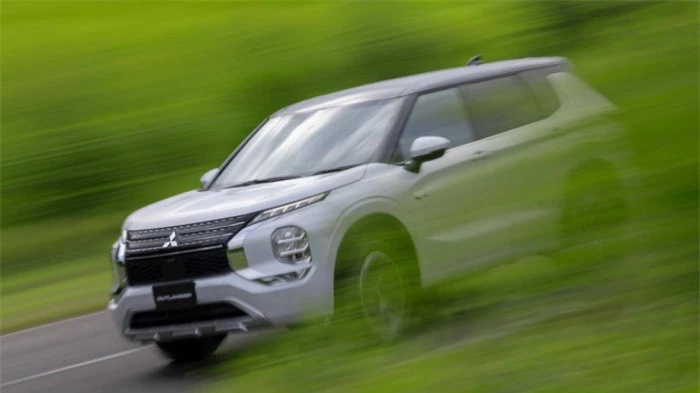 Mitsubishi Outlander hybrid sắp ra mắt, trang bị hệ dẫn động bốn bánh 1