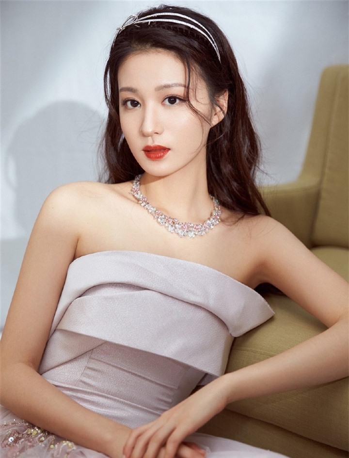 Ngắm nữ diễn viên có nhan sắc, khí chất được so sánh với Lưu Diệc Phi - 17