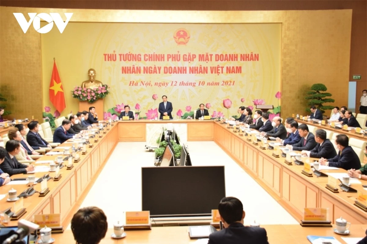 Thủ tướng Chính phủ gặp mặt doanh nhân nhân Ngày Doanh nhân Việt Nam (13/10). 
