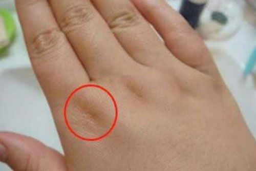 Nhìn xuống bàn tay nếu thấy có dấu hiệu này chứng tỏ bạn là người có số giàu sang, phú quý