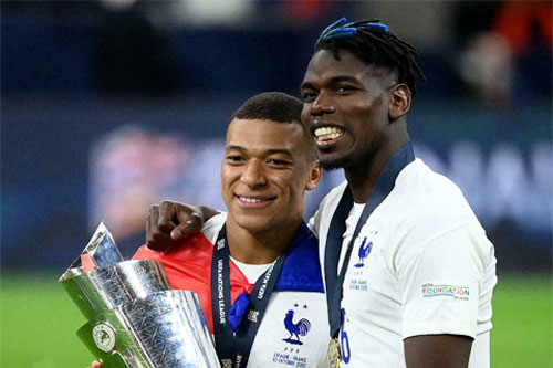 Ở đội tuyển Pháp, Pogba lại là chính mình