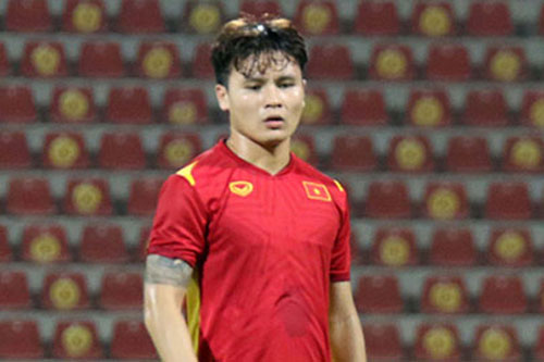 Quang Hải bất ngờ đổi giày trước trận đấu Việt Nam vs Oman