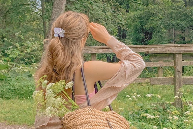 Học hỏi 5 bí quyết chăm sóc tóc đẹp bồng bềnh, suôn mượt của phụ nữ Pháp