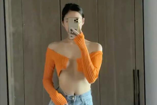 Hoa hậu Lương Thùy Linh đáp trả khi bị mỉa mai là "gái hư" vì mặc gợi cảm