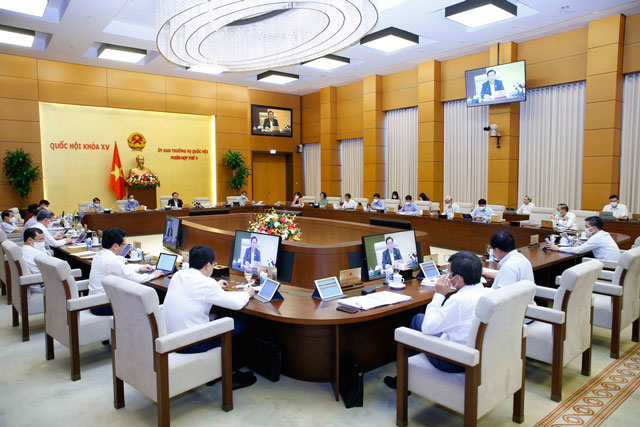 Đề nghị Chính phủ chuyển sang mô hình thích ứng sống chung an toàn với COVID-19