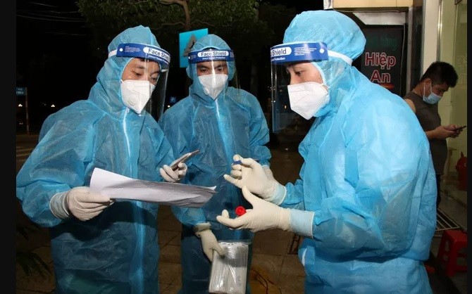 Sáng 13/10: Số ca tử vong do COVID-19 giảm, tạm thời không áp dụng Chỉ thị 16