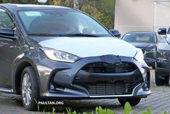 Lộ diện Mazda2 2023 chung nền tảng với Toyota Yaris Hybrid