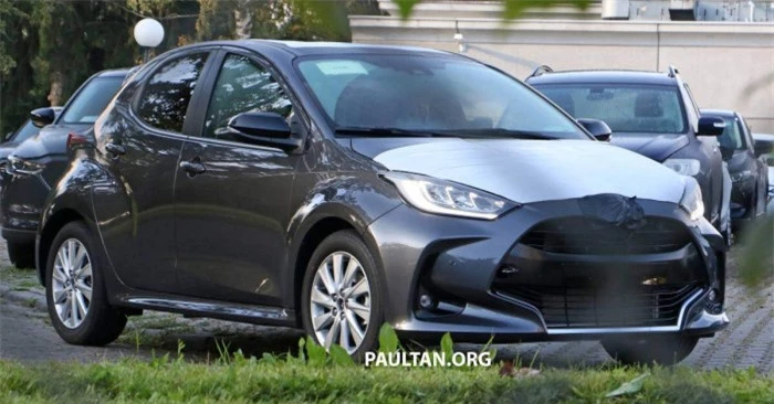 Lộ diện Mazda2 2023 chung nền tảng với Toyota Yaris Hybrid 8