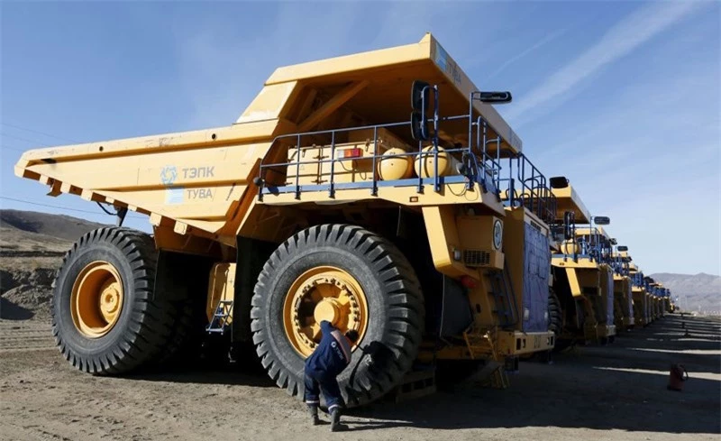 Xe tải chuyên làm nhiệm vụ hỗ trợ công nghiệp khai mỏ lộ thiên thuộc Tổng công ty công nghiệp năng lượng Tuva tại làng Ust-Elegest.