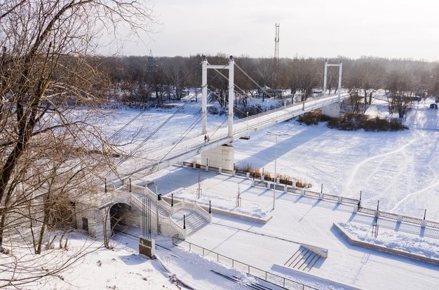 Atyrau, Magnitogorsk và Orenburg có điểm chung là đều nằm trên sông Ural, con sông dài thứ ba châu Âu với chiều dài hơn 2,4 km. Ngoại trừ Magnitogorsk, Atyrau và Orenburg từng được đổi tên. Tên cũ của thành phố Atyrau là Guryev, còn Orenburg từng được gọi là Chkalov. Ảnh: Freepik.