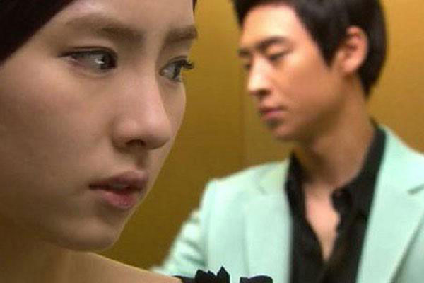 Đàn ông thốt câu: "Việc nhà là của đàn bà, đàn ông chỉ làm việc lớn'' thì anh ta đúng vừa tệ vừa hèn