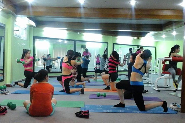 Tập gym ban trưa: Dân văn phòng dễ gặp 'quả đắng'