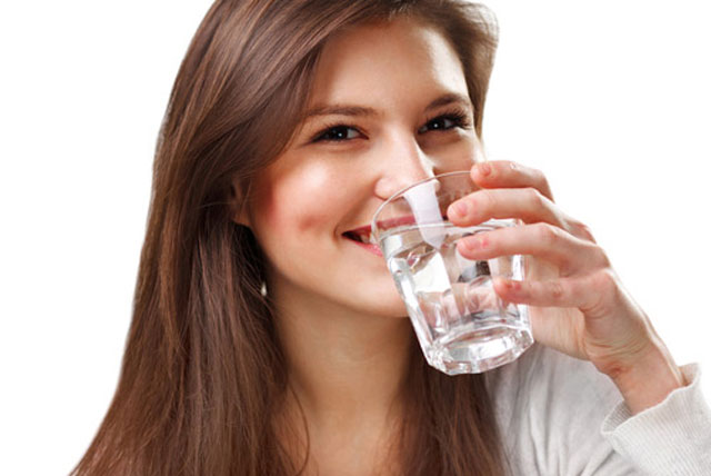 Những kiểu uống nước gây hại cho sức khoẻ
