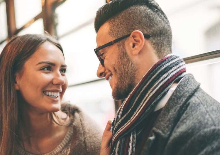 Đàn ông có 6 biểu hiện này là đang yêu bạn điên dại dù không hé miệng nói ra