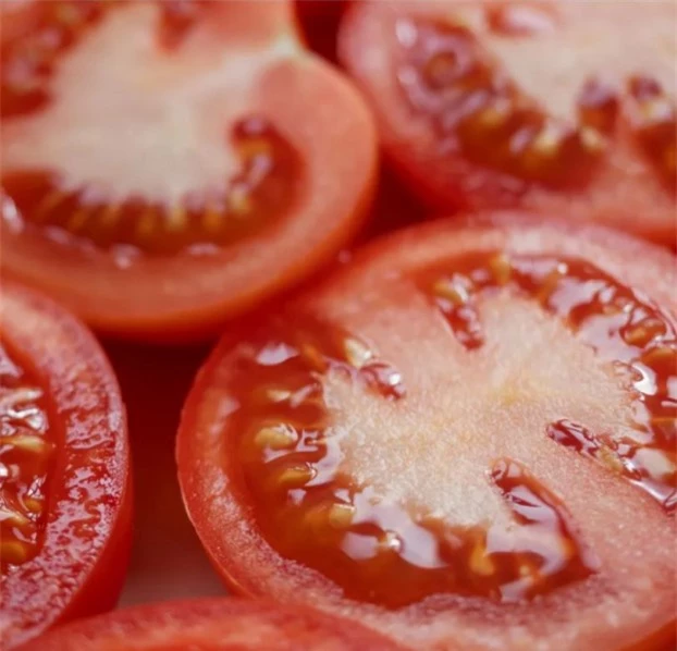 3 công thức mặt nạ cà chua cho bạn làn da rạng rỡ, căng bóng tự nhiên 0