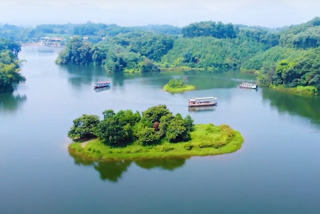 Đầm Ao Châu - “Vịnh Hạ Long trên cạn” giữa lòng đất Tổ