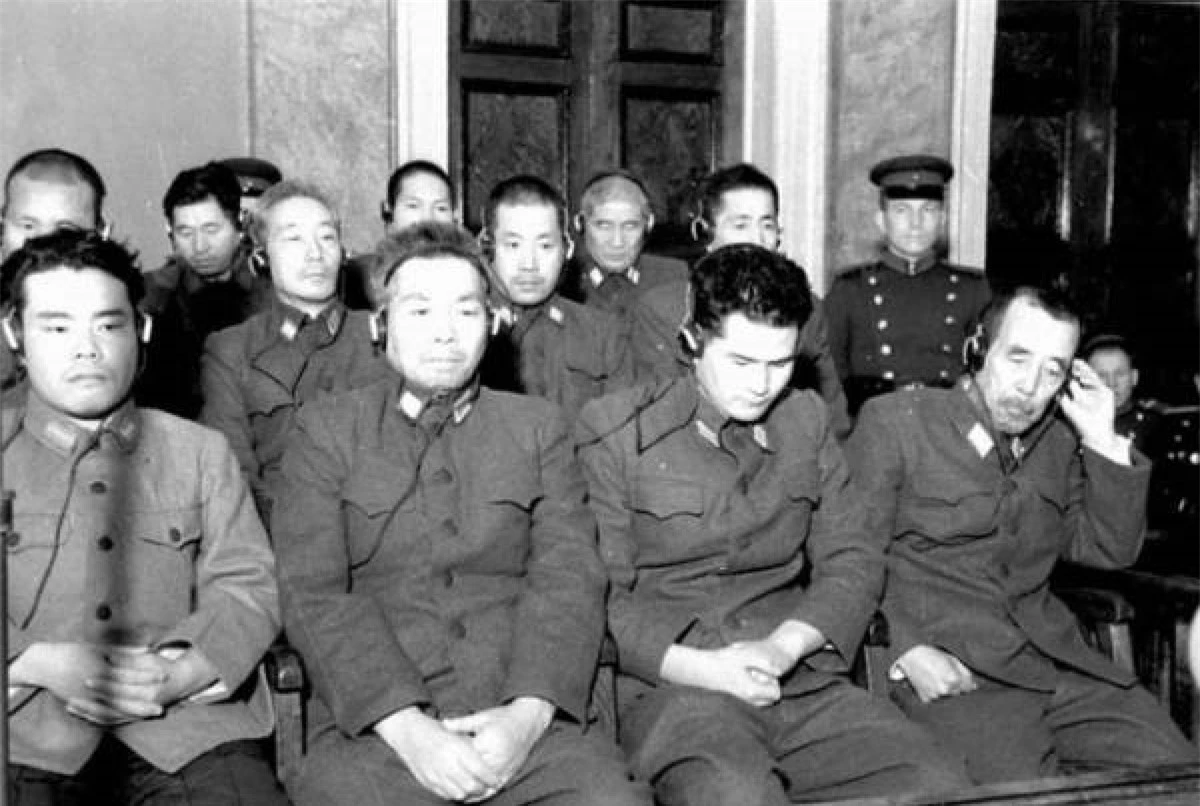Các sĩ quan Biệt đội 731 trên ghế bị cáo tại phiên tòa xét Khabarovsk. Nguồn: Topwar