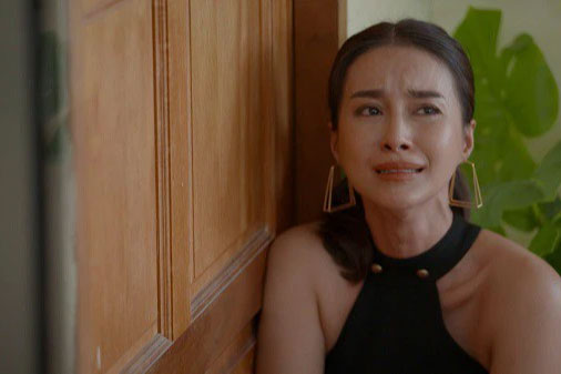 Thấy một người đàn ông lạ bế cháu ra khỏi nhà, tôi hốt hoảng giật lại và nhận được câu nói sốc óc của chị gái