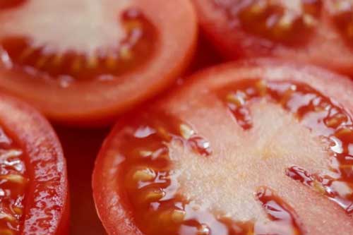 3 công thức mặt nạ cà chua cho bạn làn da rạng rỡ, căng bóng tự nhiên