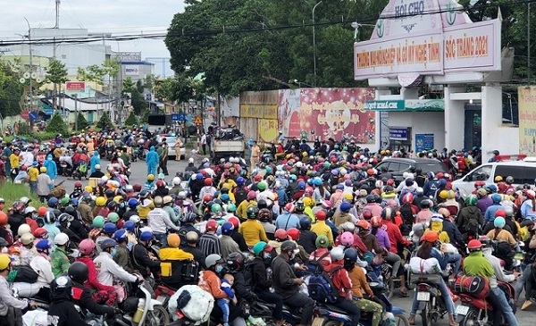 Chuỗi lao động đã đứt gãy, nan giải bài toán kéo công nhân trở lại thành phố