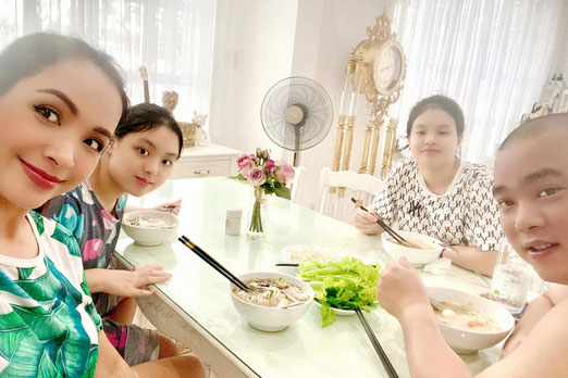 Gia đình Thuý Hạnh - Minh Khang đã trở về nhà sau 4 tháng bị kẹt ở Phú Quốc