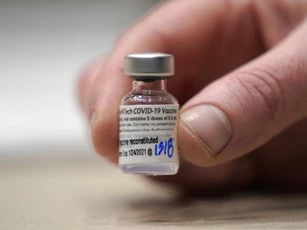 Tiêm vaccine COVID-19 cho trẻ em từ 16-17 tuổi trước và hạ dần độ tuổi