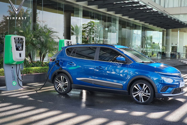 VinFast VF e34 chính thức ra mắt tại Việt Nam, giá 690 triệu đồng, bảo hành 10 năm