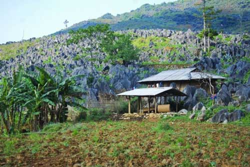 Cao nguyên đá Tủa Chùa và bí mật Di tích Thành Vàng Lồng