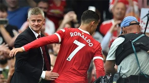 Người cũ MU chỉ ra vấn đề của HLV Solskjaer với Ronaldo