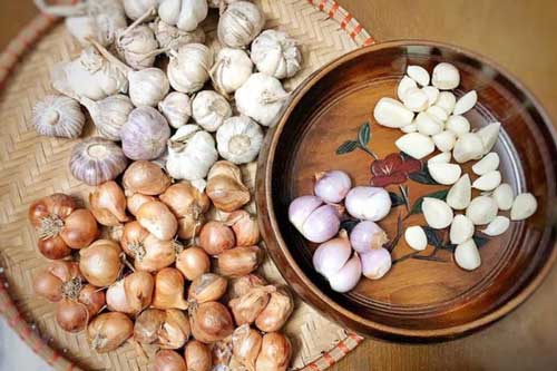 Mẹo bảo quản hành, tỏi, ớt cả tháng không lo hỏng