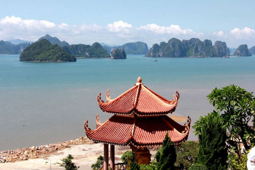 Chùa Cái Bầu – Điểm du lịch tâm linh bên Vịnh Bái Tử Long