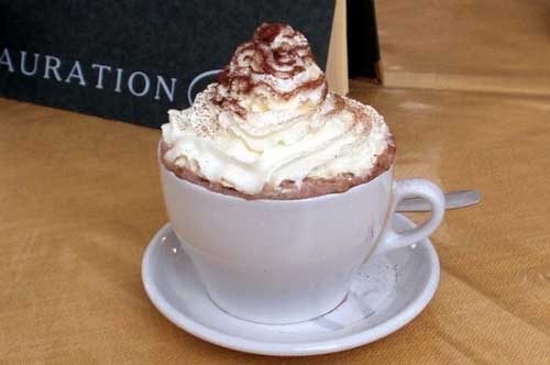 Pha cà phê với đường trắng, sữa đặc: Tưởng làm đúng mà hóa ra lại hại cơ thể